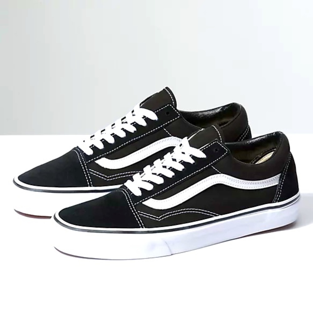 Black and white Classic Old Skool Vans